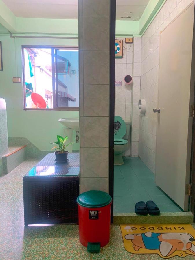 Ying Hostel Банкок Екстериор снимка